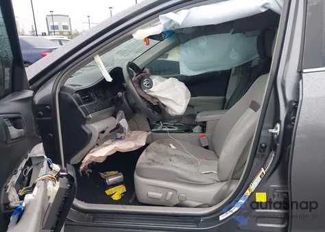 2014 Toyota Camry Le z USA, uszkodzony, nr VIN 4T4BF1FK8ER429250